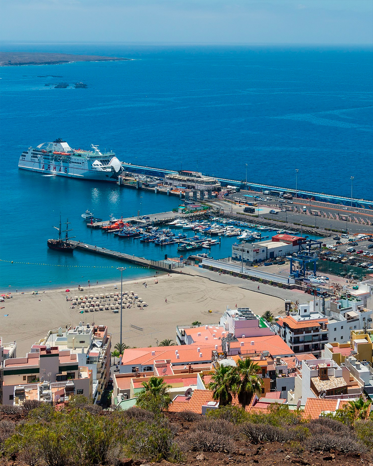 Puerto de Los Cristianos-Tenerife